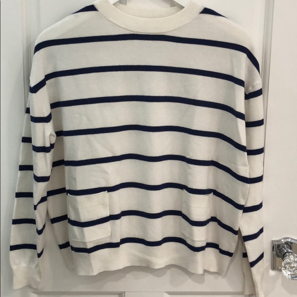 Small Vinyard Vines Nacy and white striped sweater